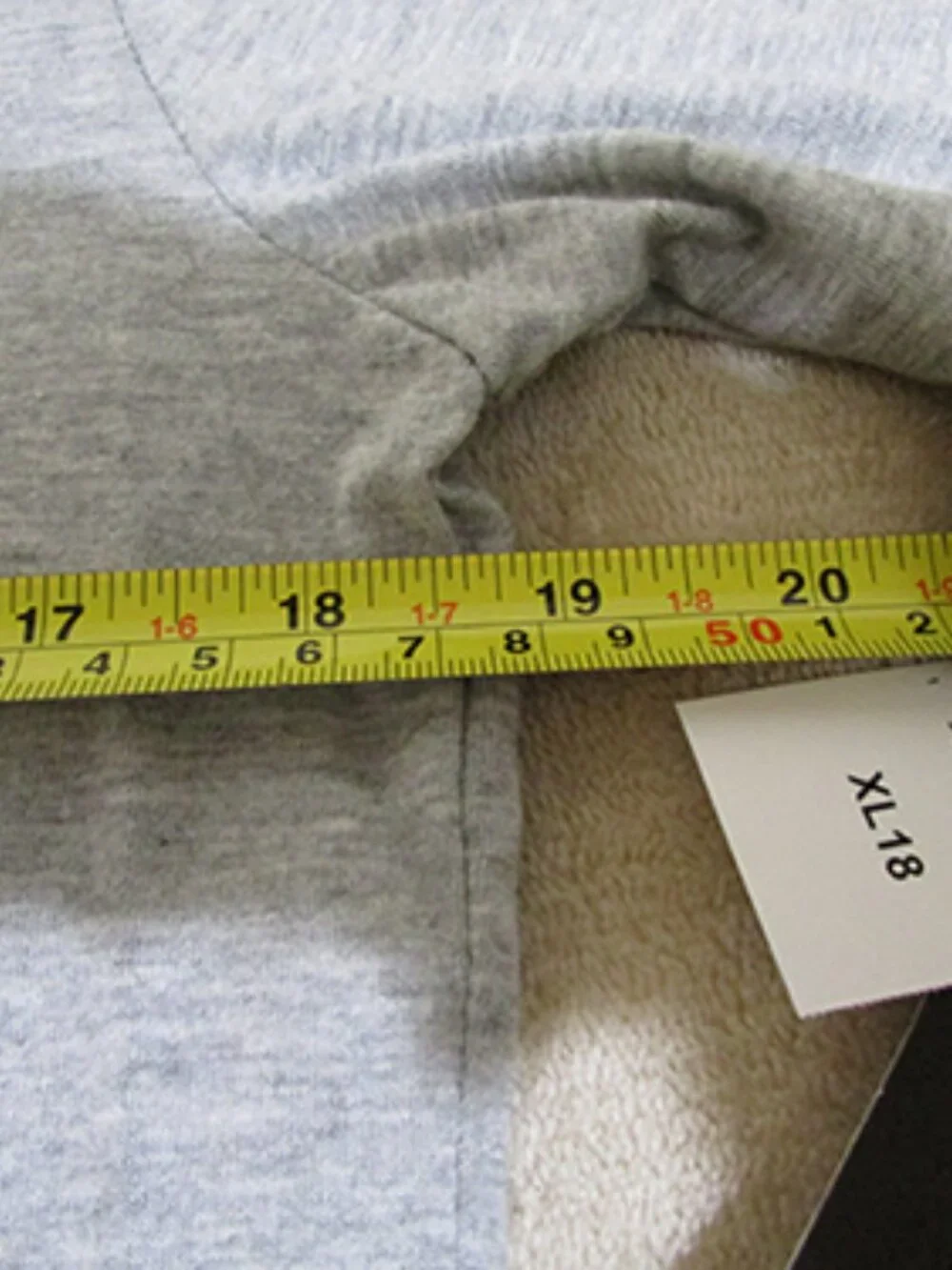 MESSI The G.O.A.T. Boy's Gray T-shirt Size 18 XL (B)